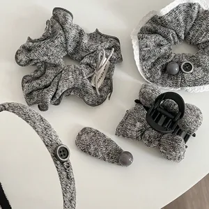 Collection Serre-tête Barrette Cheveux Nœud Tricoté Femme Gris Orange Tissu Mixte Ornement Cheveux Avec Bouton Künstliche Perle Élastiques