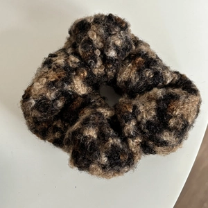 Fuzzy leopard print lamb wool scrunchie hair accessory for elegant autumn winter hairstyles