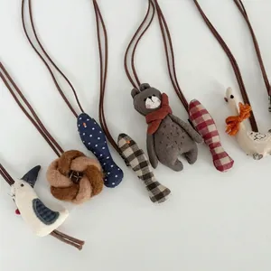Colliers faits main en tissu et feutrine avec motifs d'animaux de la forêt pour bébés