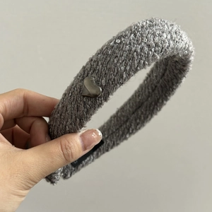 Serre-tête en tweed à paillettes argentées avec breloque cœur pour un style quotidien