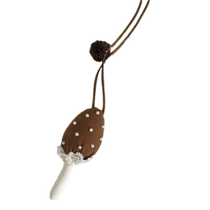 Pendentif champignon en tissu marron fait main avec perles et dentelle pour enfants