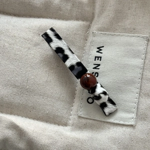 Leopard print PU leather bow hair clip with burgundy bead in vintage minimalist style