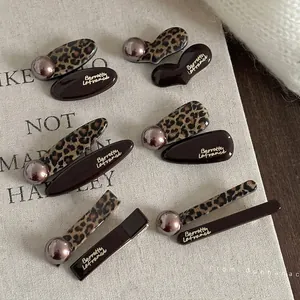 French Leopard Print Acrylic Hair Clips Set With Artificial Pearl Decor Fashion Coffee Brown Duckbill Clips For Women Hair Accessories