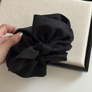 Grande pince à cheveux nœud noir de style français en satin pour coiffure élégante