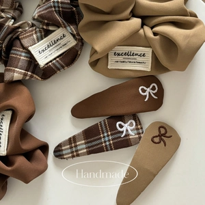 Vintage Plaid Fabric Hair Clip Handmade Embroidered Bow Water Drop Hairpin Academy Style Autumn Winter Women Hair Accessory