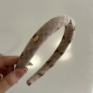 Thick velvet headband with bow pattern and gold metal plate for a high-volume hair look