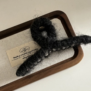 Pince à cheveux noire en peluche tricotée style français pour coiffures d'hiver