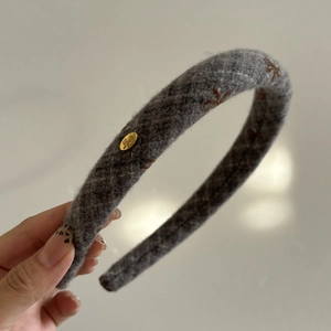 Elegant grey flocked headband with bow embroidery and a gold Love metal logo for women