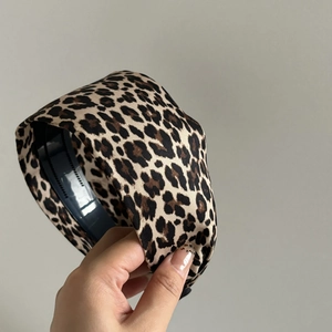 Wide leopard print headband with non-slip teeth for women fashion hair accessories