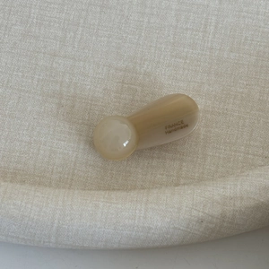 Beige resin heart clip with France Handmade lettering on a textured linen background