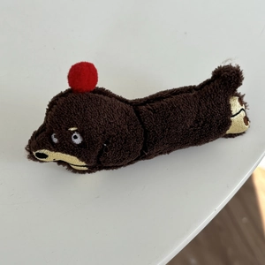 Pince à cheveux chien en peluche marron avec pompon rouge, accessoire coréen pour femme