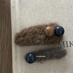 Set di fermagli per capelli in peluche autunno inverno con perle colorate su lino