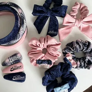 Set accessori capelli con fiocchi rosa e blu scuro, cerchietti e elastici scrunchie