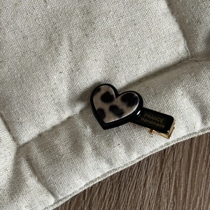 Minimalist heart-shaped leopard print hair clip with acetate finish and gold metal base