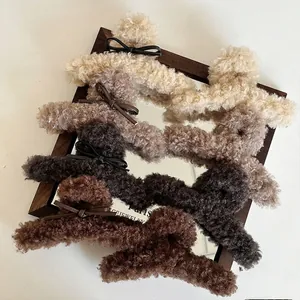 Pinces à cheveux en peluche avec nœuds, quatre couleurs automnales sur miroir bois