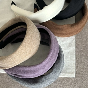 Serre-tête en velours violet rembourré et divers larges cerceaux en éponge pour femmes
