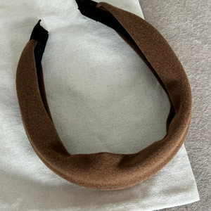 Serre-tête large en velours marron pour femme avec design épais et texture douce