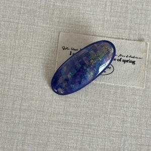 Elegant purple oval shell checkered hair clip with gold glitter in French style
