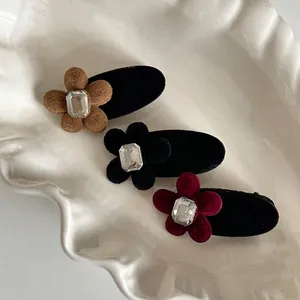 Eleganter Vintage Beflockter Blumen Haarclip Mit Strass Dekorativer Weinrot Entenschnabel Seitenclip Süßer Haarschmuck Für Damen