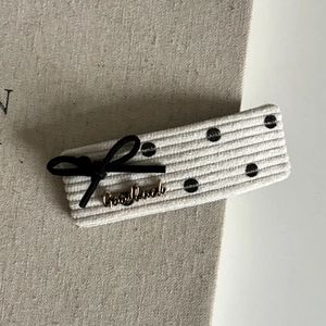 Barrette à cheveux rétro en velours à pois avec nœud noir et lettre dorée Goodluck
