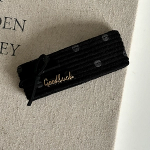 Barrette à cheveux en velours à pois avec nœud noir et breloque dorée Goodluck