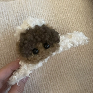 Plush poodle-style hair claw clip in white and brown curly faux fur for girls