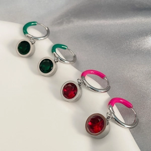 Pendientes de aro de acero inoxidable con colgantes de circonita en verde y rosa
