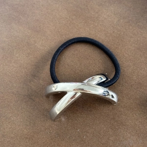 Minimalist silver X-shaped metal buckle hair tie with black high-elastic rubber band