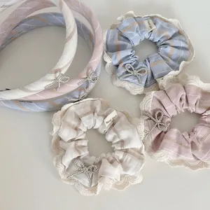 Chouchous et Bandeaux en Tissu Rayé pour Femmes Fait à la Main Nœud Papillon Bordure en Dentelle Accessoires Cheveux Mode