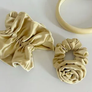 Serre-tête Large Rembourré en Satin Jaune Élégant pour Femme Style Coréen Minimaliste Tissu Lisse Accessoire de Coiffure Quotidien