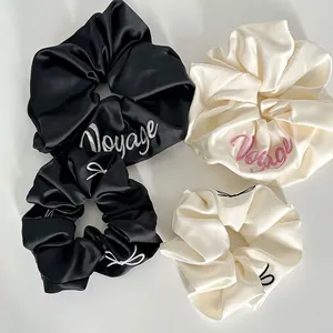 Γυναικείο Μοντέρνο Υφασμάτινο Scrunchie Κομψό Σατέν Look με Κεντημένα Γράμματα Μεγάλος Φιόγκος Πλαίντ Αξεσουάρ Μαλλιών