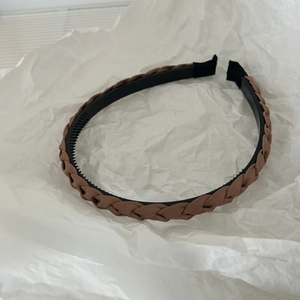 Close-up detail of coffee brown braided headband with non-slip teeth for secure grip