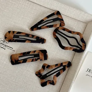 Leopard Print Fabric Hair Clips Fashion Animal Pattern Metal Snap Clips Vintage Side Hairpins For Women Daily Hair Accessories