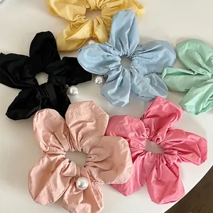 Chouchou Doux en Tissu Pétale de Fleur Avec Pendentif Künstliche Perle Élastique à Cheveux Floral Large pour Femmes