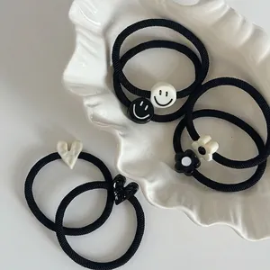 Style Coréen Noir Et Blanc Mignon Sourire Visage Cœur Fleur Élastiques À Cheveux Minimalistes Supports De Queue De Cheval