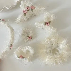 Accessoires de Cheveux Fleur en Peluche Tricoté Blanc Serre-Tête Étoile Coeur Pince à Cheveux Chouchou pour Femmes Filles