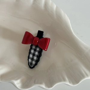 Détails de pinces à cheveux à nœud rouge en acétate avec motif à carreaux