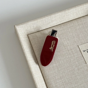 Fermaglio per capelli in acetato rosso con scritta dorata Barrette Lafrance e clip a becco
