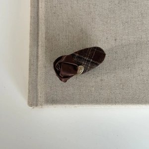 Elegant brown rose hair clip with satin floral and plaid design in vintage British style