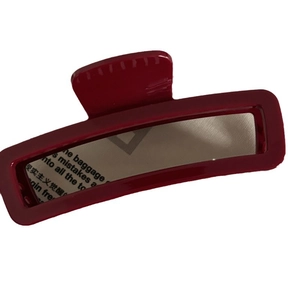 Pince à cheveux rectangulaire rouge foncé élégante avec finition brillante