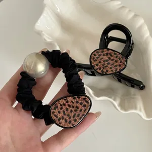 Set Elegante con Molletta per Capelli e Elastico in Tessuto con Stampa Leopardata Donna Acrilico Geometrico Accessori Capelli