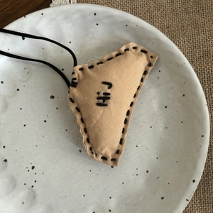Collier Pendentif en Tissu Fait Main Fruit Animal pour Filles Bébé Mignon Style Pastoral Décoration de Cou Bijoux en Tissu