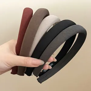 Groupe de serre-têtes rembourrés vintage en cinq tons terreux avec une texture de tissu sergé