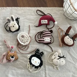 Handgefertigte Stoffanhänger mit Hasen und Bären und Spitzen für Kinderschmuckstücke