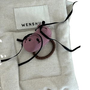 Élastique cheveux chien en peluche violet morandi avec nœud noir fait à la main