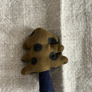 Süße Apfel Kürbis Birne Stoff Haarklammer für Babys mit gestricktem braunem Punktmuster
