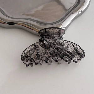 Elegant medium-sized black lace hair claw clip made of acrylic for half-up hairstyles