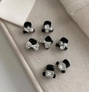 Lot de 7 mini pinces à cheveux noires avec perles et strass brillants chic