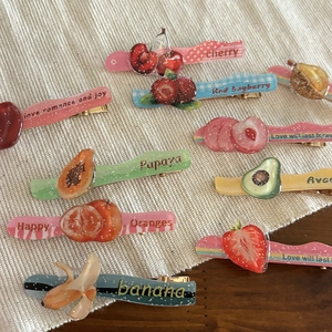 Kleurrijke acryl haarspeldjes met fruitmotieven zoals kersen en aardbeien voor meisjes