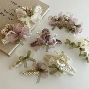 Set accessori capelli con perle e fiocchi in rete e nastro in eleganti toni morandi